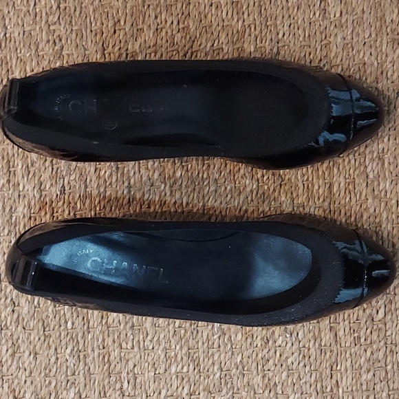 Chanel black patent leather CC scrunch  block heel pumps - Picture 1 of 3